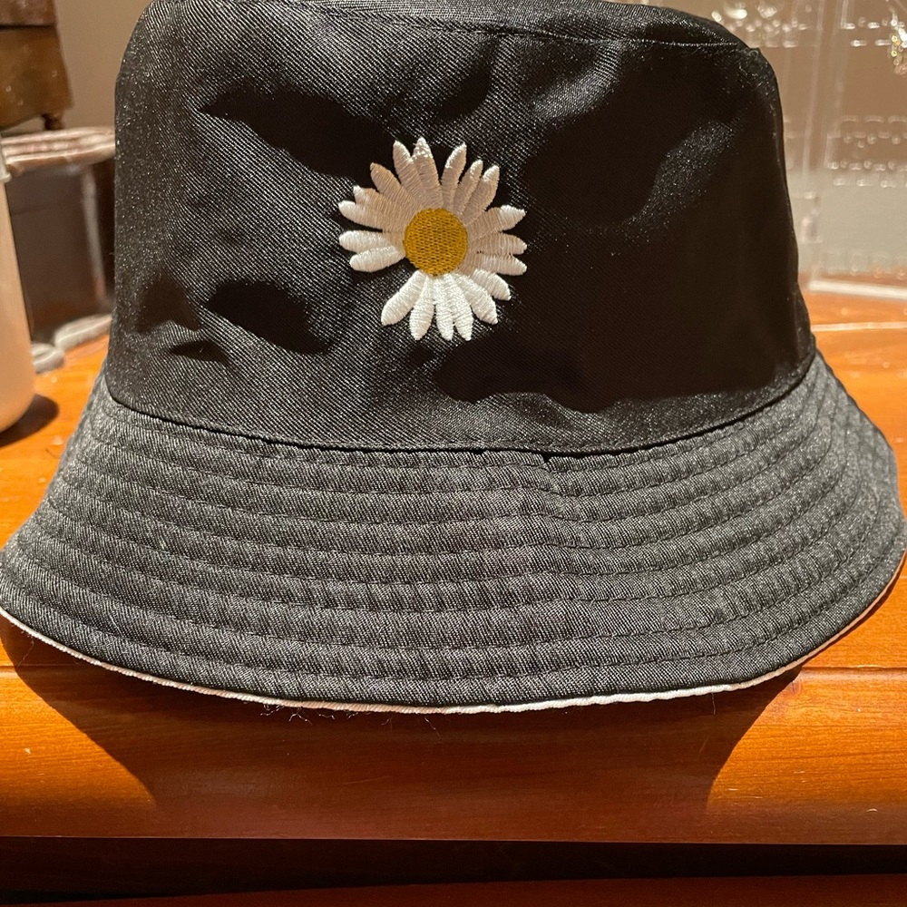 Bucket hat